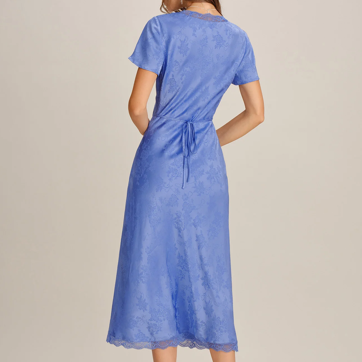 Vestido Midi Azul De Satén Jacquard Con Escote En V Y Detalles De Encaje